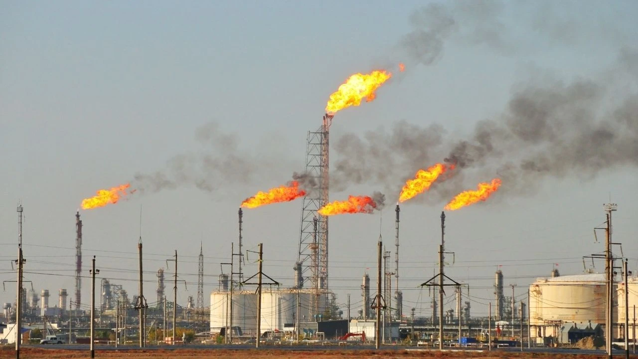 Petrol fiyatı faiz indirimi umutlarıyla haftalık kazanç elde etti - 2. Resim