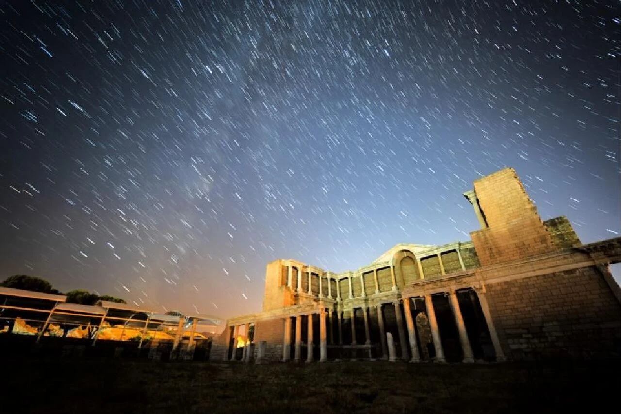 Sardes Antik Kenti, perseid meteor yağmuruyla süslendi