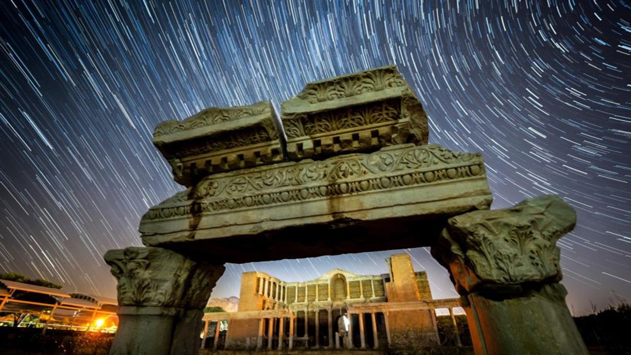 Sardes Antik Kenti, perseid meteor yağmuruyla süslendi