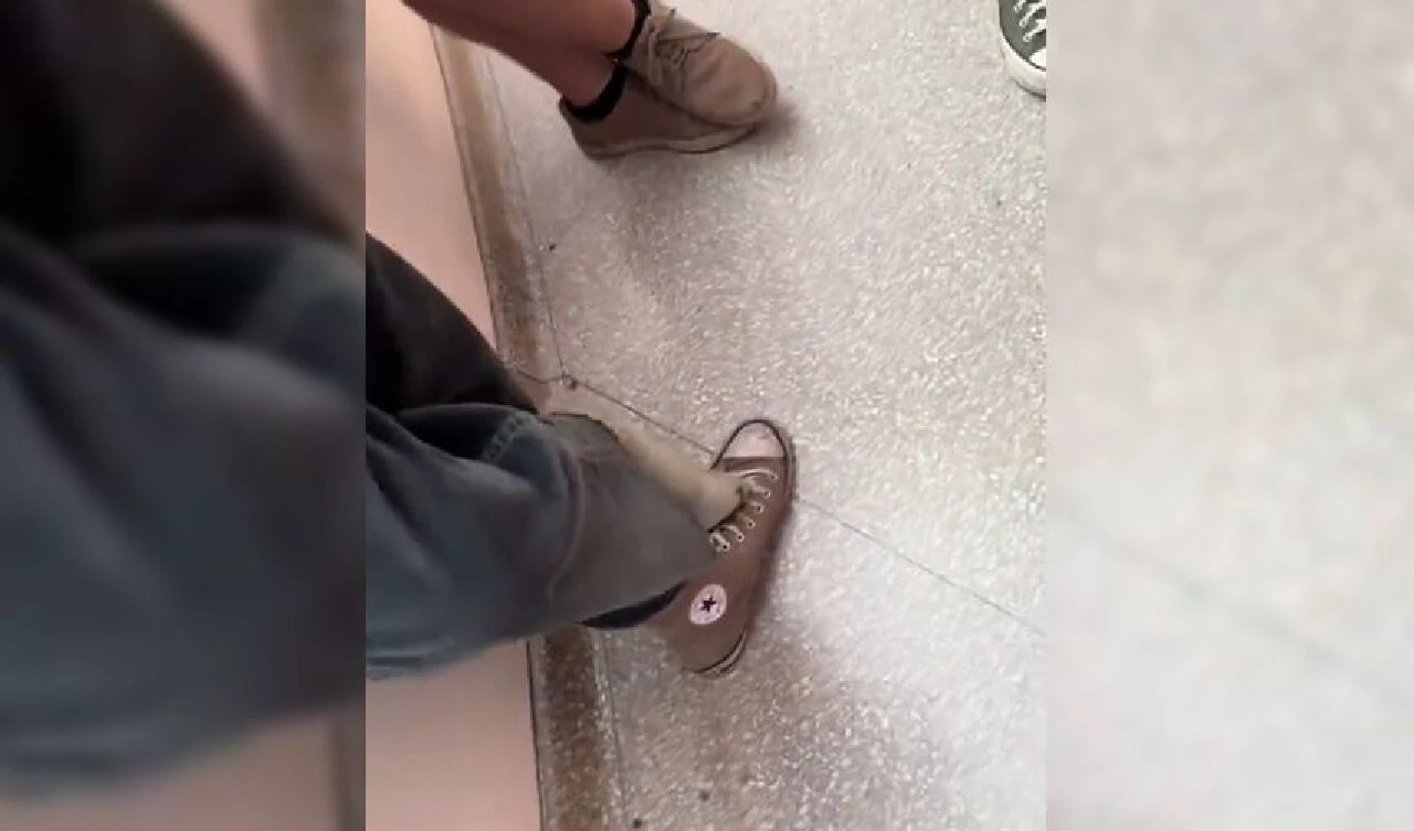 Tüm müzeyi yaptığı şakayla kandırdı! Herkes 'eserinin' fotoğrafını çekti - 1. Resim