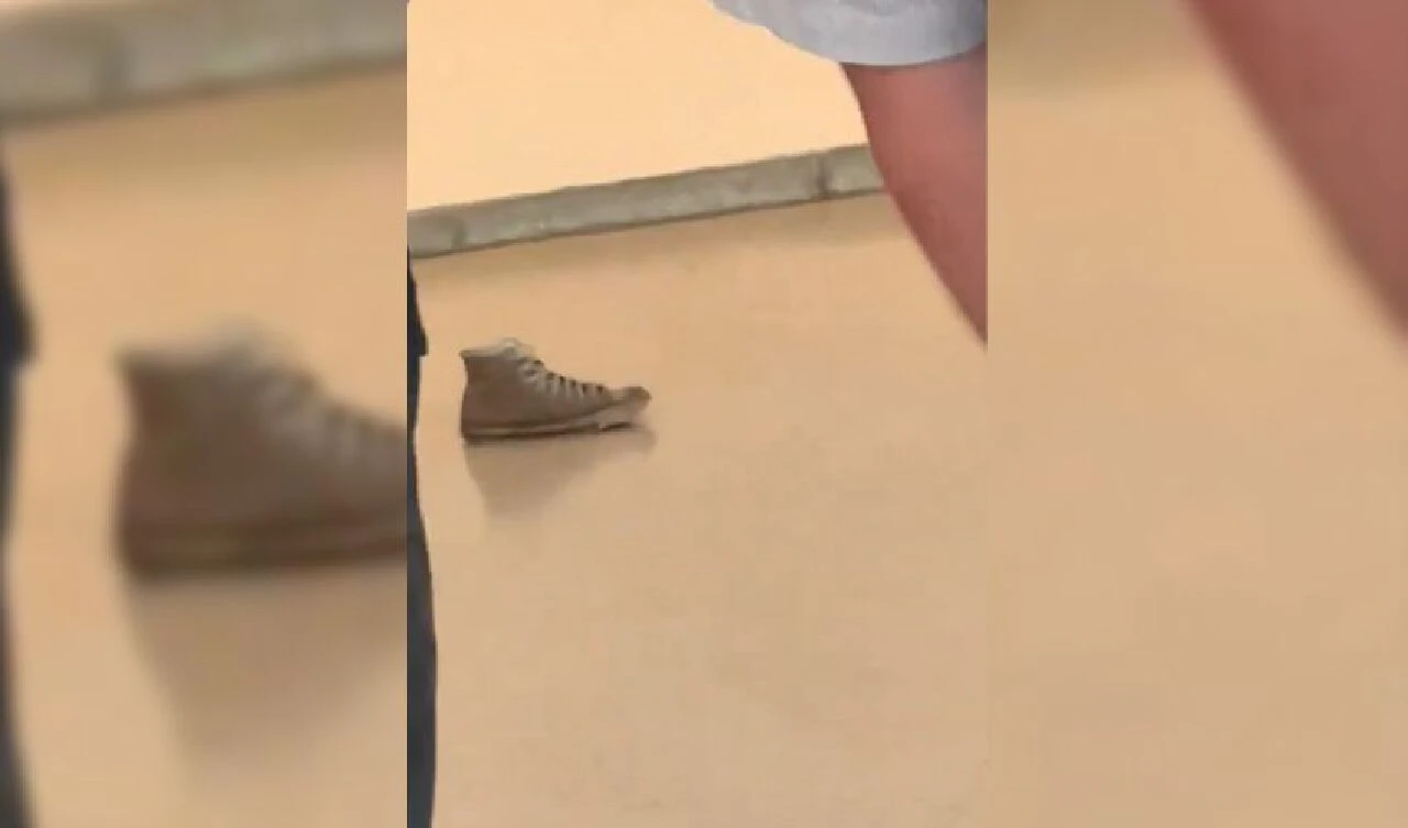 Tüm müzeyi yaptığı şakayla kandırdı! Herkes 'eserinin' fotoğrafını çekti - 2. Resim