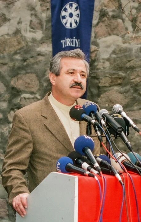 Türkiye Yazarlar Birliği Kurucu ve Şeref Başkanı Mehmet Doğan hayatını kaybetti