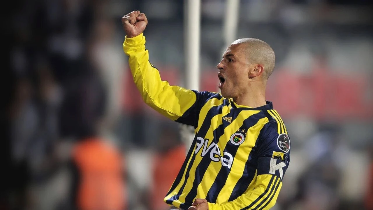 Antalyaspor'un teknik direktörü Alex De Souza 8 yıl Fenerbahçe'de forma giydi - 1. Resim