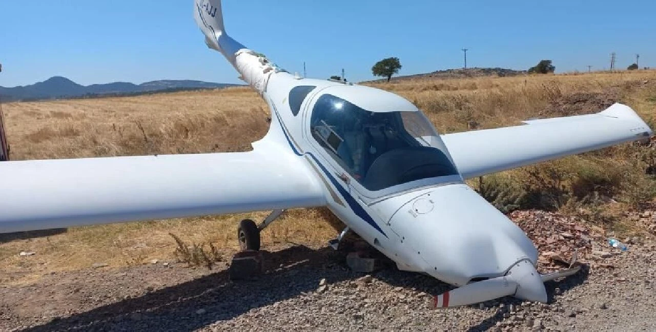 Çanakkale'de eğitim uçağı düştü! Kaza yerinden ilk görüntüler geldi - 3. Resim