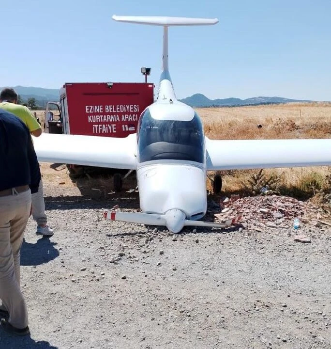 Çanakkale'de eğitim uçağı düştü! Kaza yerinden ilk görüntüler geldi - 2. Resim
