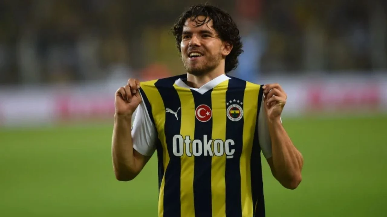 Fenerbahçe'nin yıldız oyuncusu Ferdi Kadıoğlu Premier Lig ekiplerinden Brighton ile anılıyor - 2. Resim