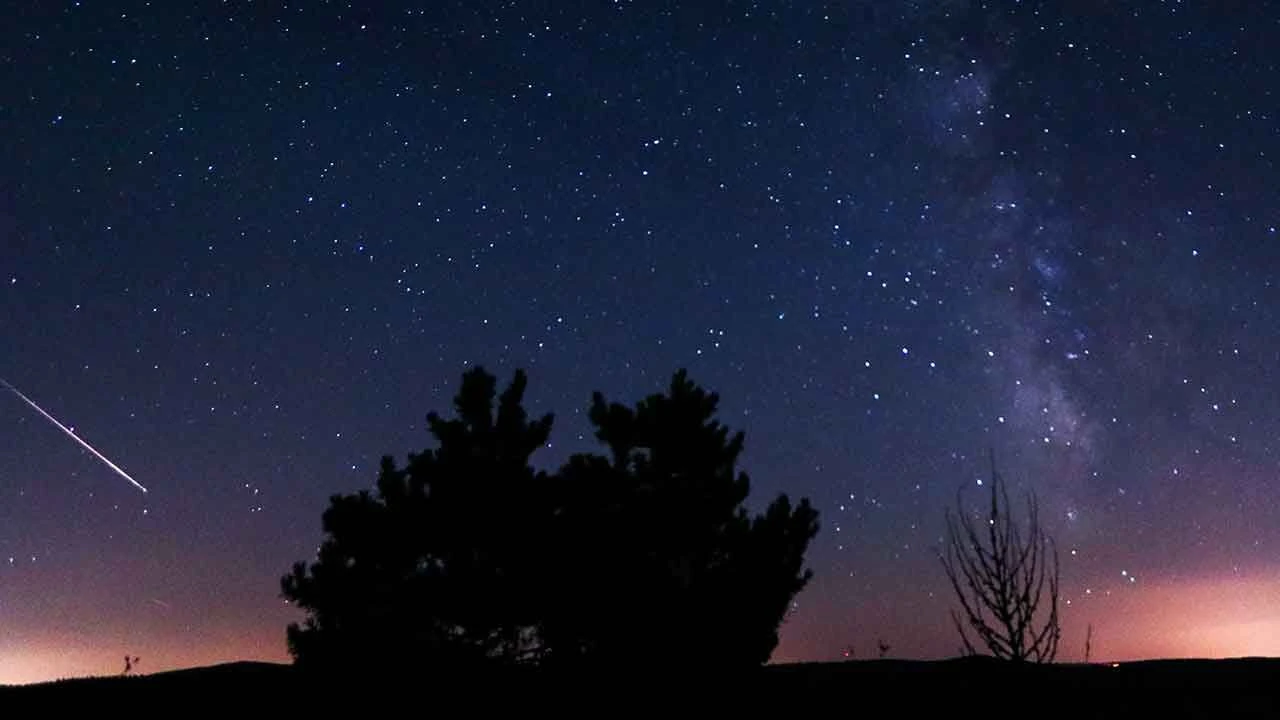 Gökyüzünde görsel şov! Perseid meteor yağmuru hayran bıraktı - 2. Resim