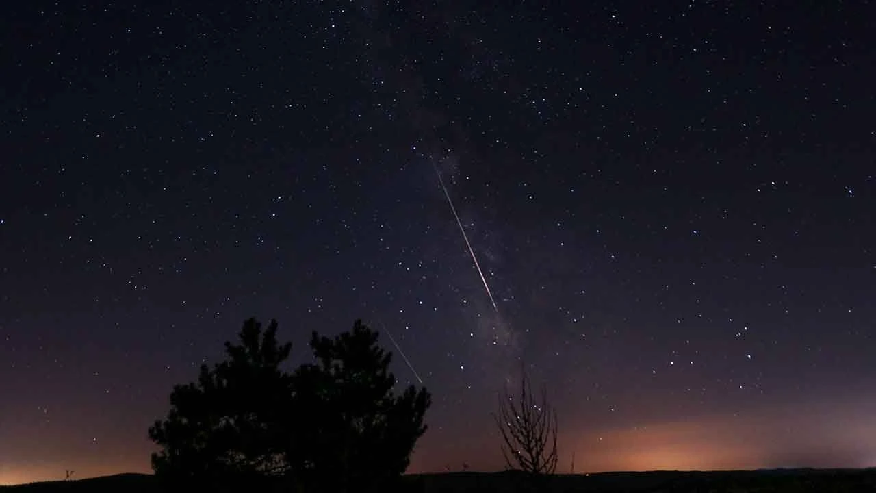 Gökyüzünde görsel şov! Perseid meteor yağmuru hayran bıraktı - 3. Resim