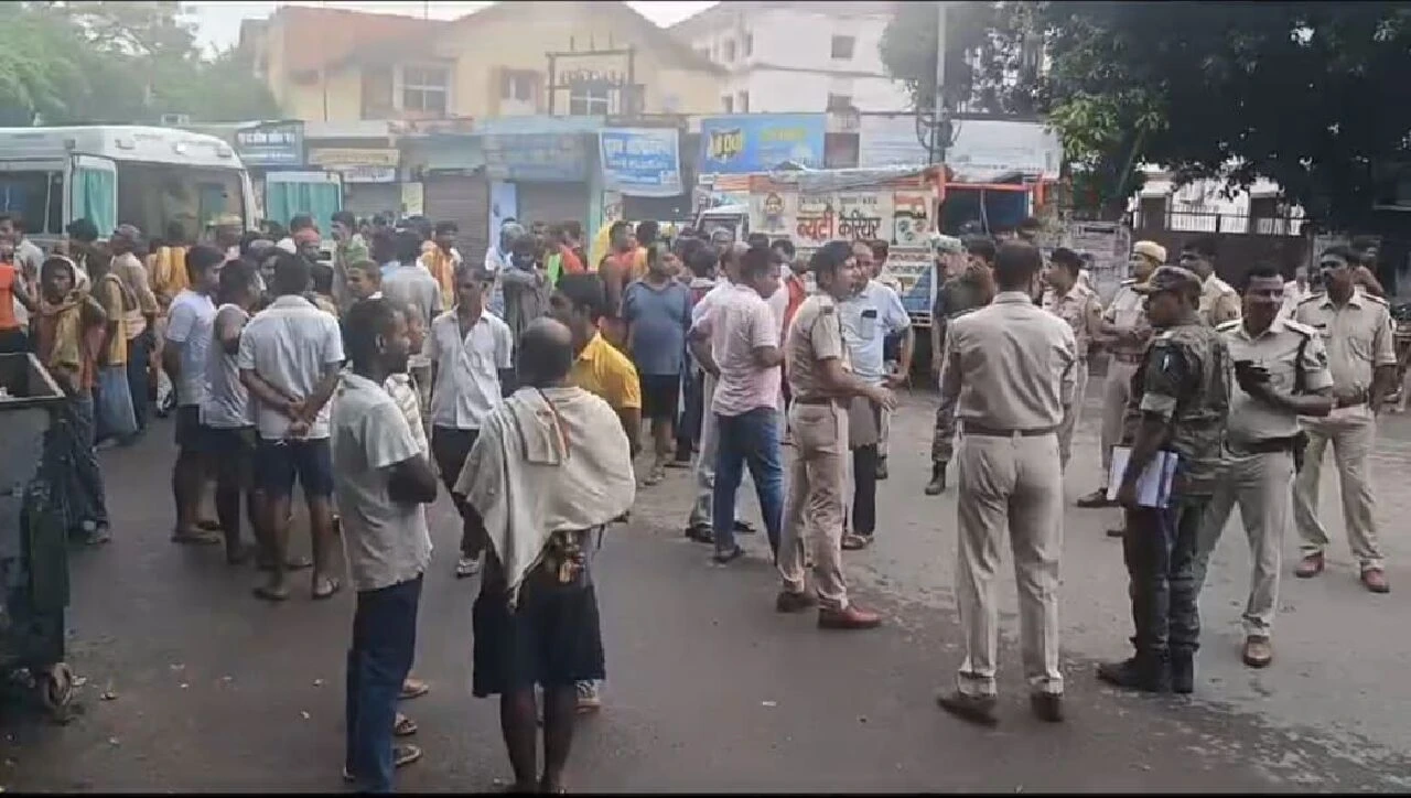 Hindistan'da tapınak izdihamı: Çok sayıda ölü ve yaralı var - 2. Resim