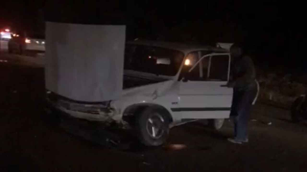 Manevra yapan otomobil, karşı şeritten gelen otomobile çarptı: 5 yaralı