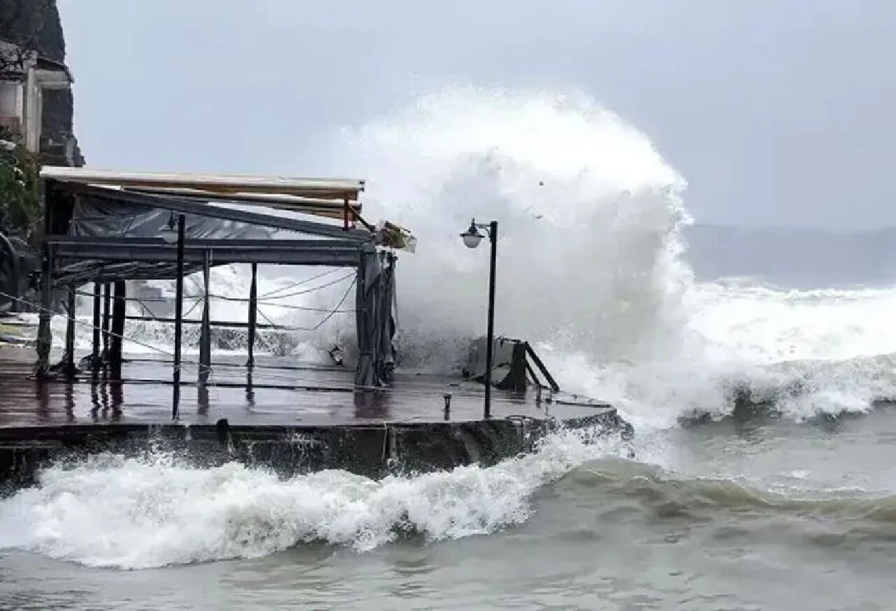 Meteoroloji'den 4 il için yağış ve fırtına uyarısı! 12 Ağustos hava durumu raporu açıklandı