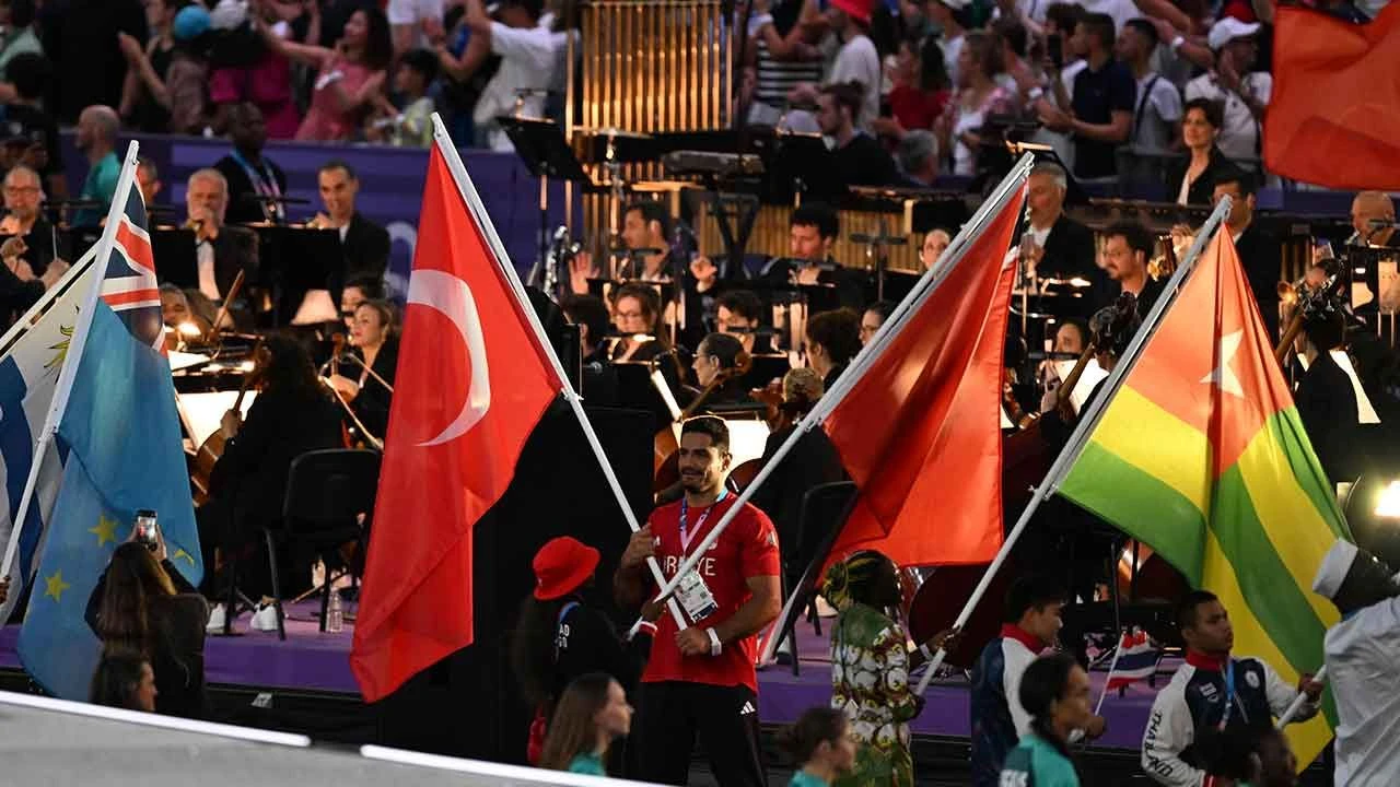 Paris 2024 Olimpiyat Oyunları sona erdi! Kapanış töreninde dikkat çeken anlar... - 2. Resim