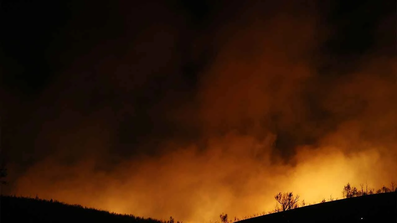 Yunanistan alev alev yanıyor! Yangın nedeniyle 9 köy tahliye edildi - 2. Resim