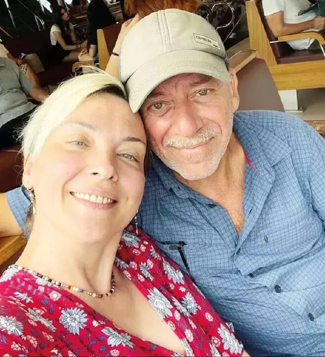 Arzu Yanardağ ve Mehmet Esen hayranlarını şaşırttı! 20 yıllık arkadaşlık aşka dönüştü