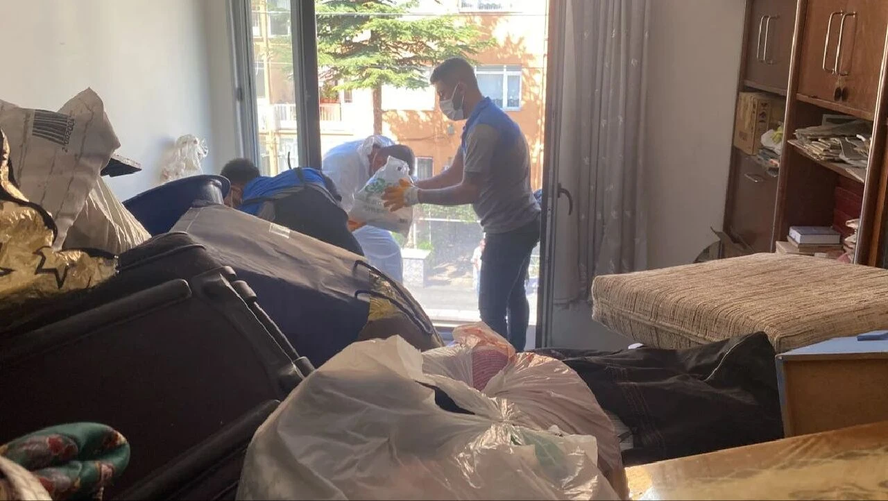 Bu ev çöpten arındırılamıyor! Geçen yıl 50 ton bu yıl 30 ton: Ekipler inanamadı