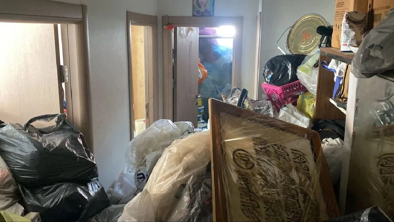 Bu ev çöpten arındırılamıyor! Geçen yıl 50 ton bu yıl 30 ton: Ekipler inanamadı