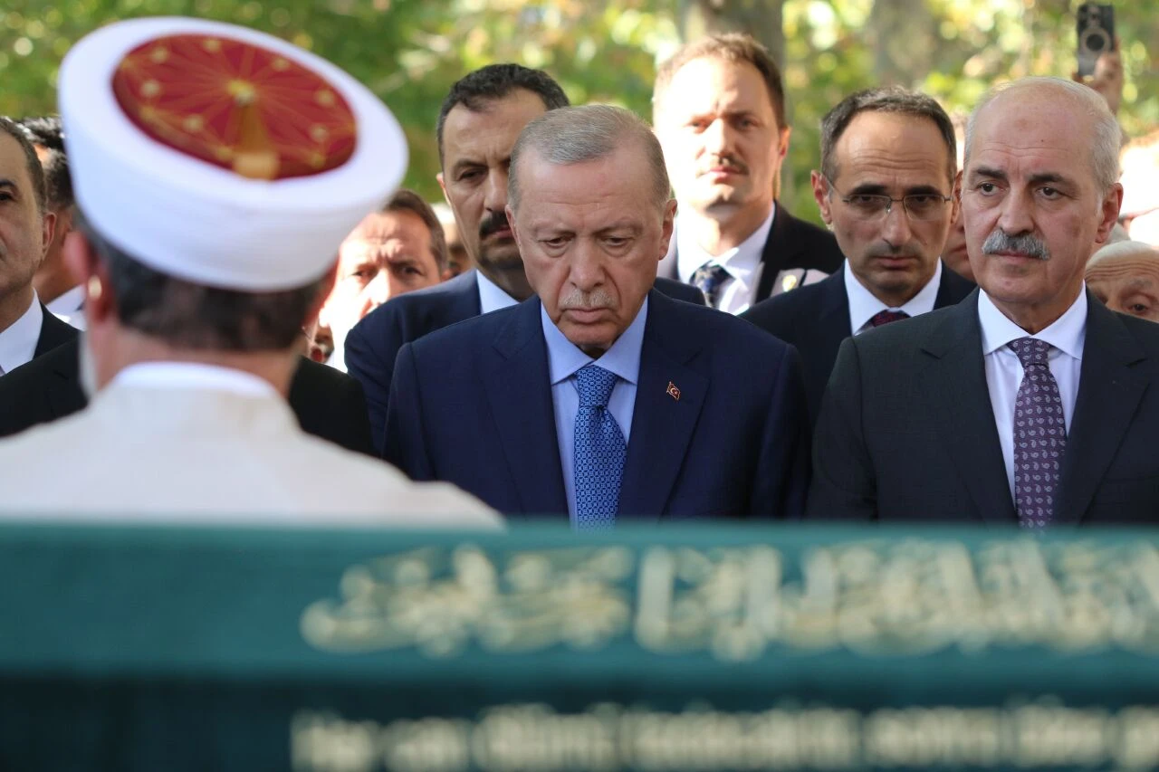 Cumhurbaşkanı Erdoğan'ın cenazesine katıldığı Mehmet Doğan, Türkiye Yazarlar Birliği Kurucu Başkanı olarak görev yaptı - 3. Resim