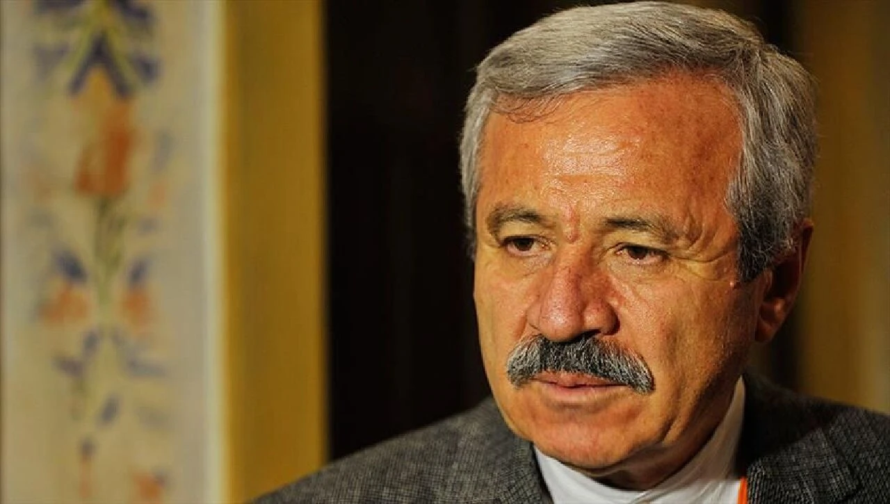 Cumhurbaşkanı Erdoğan'ın cenazesine katıldığı Mehmet Doğan, Türkiye Yazarlar Birliği Kurucu Başkanı olarak görev yaptı - 1. Resim