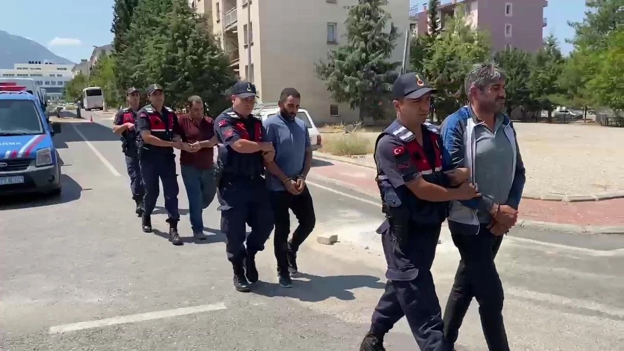 Jandarma ekipleri bile şaşkına döndü! Dikkat çekmemek için servis şoförüyle anlaştılar - 1. Resim