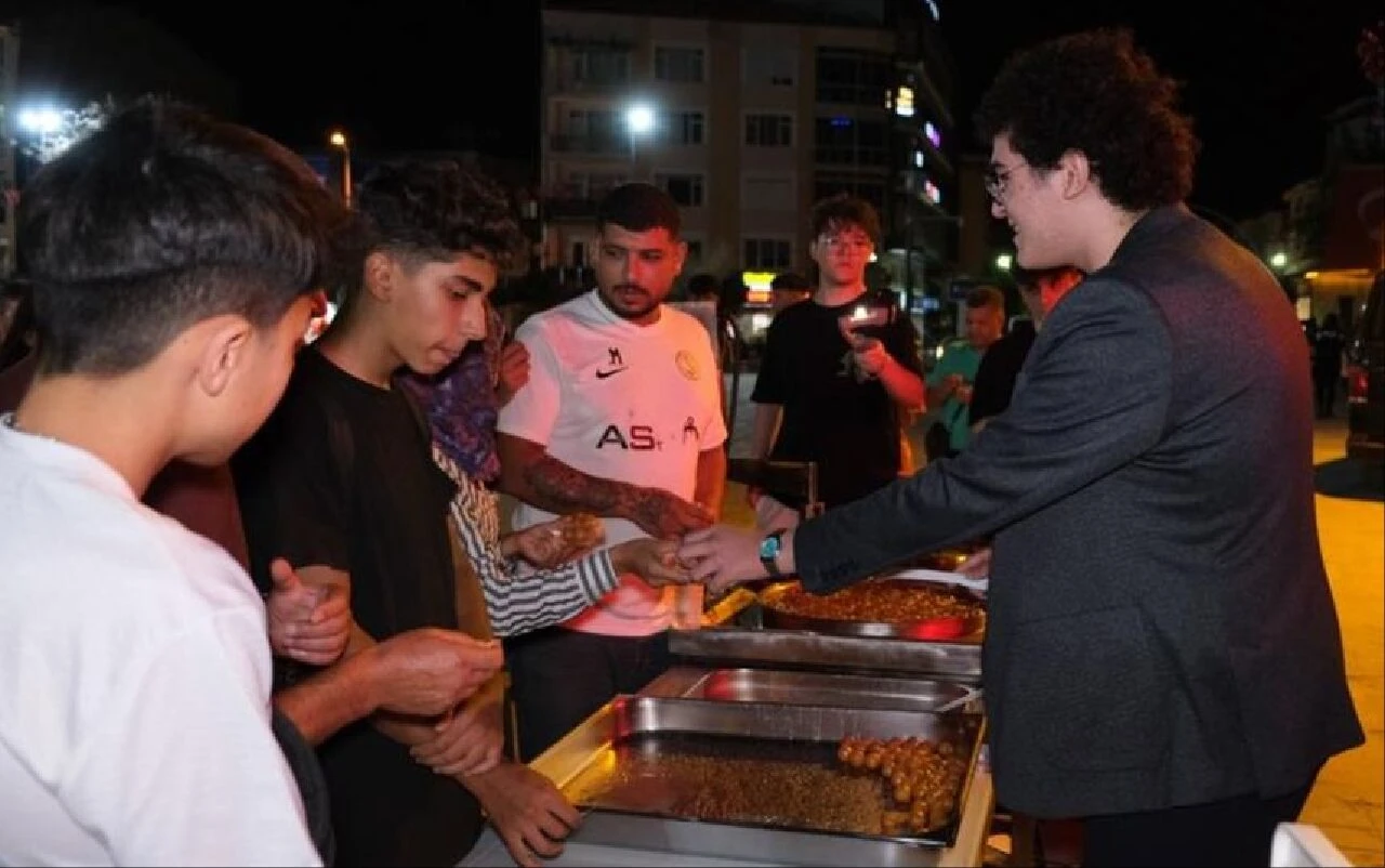 Karaman'da bir genç Instagram açıldı diye lokma dağıttı  - 3. Resim