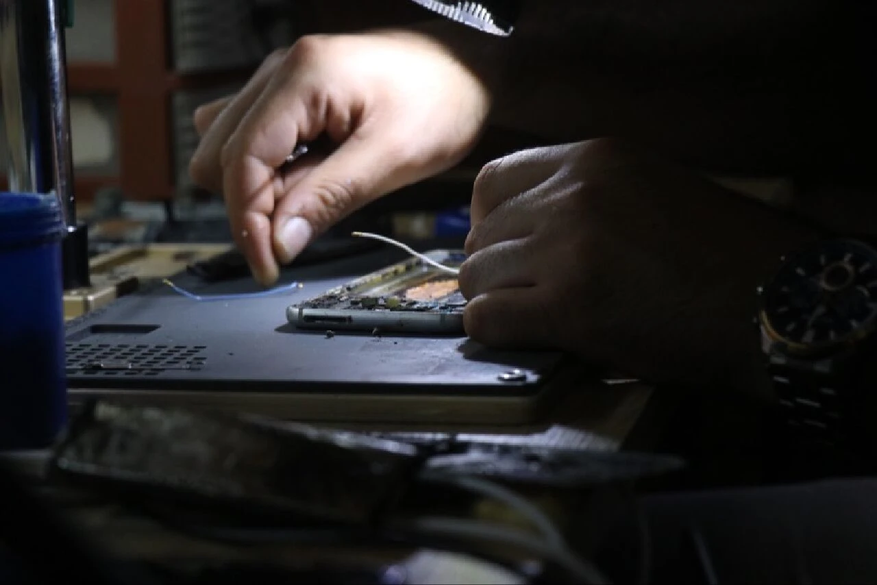 Tamir için bırakılan telefon bataryası patlamıştı! Teknik servis vatandaşı uyardı: Bu detayı gözden kaçırmayın - 3. Resim