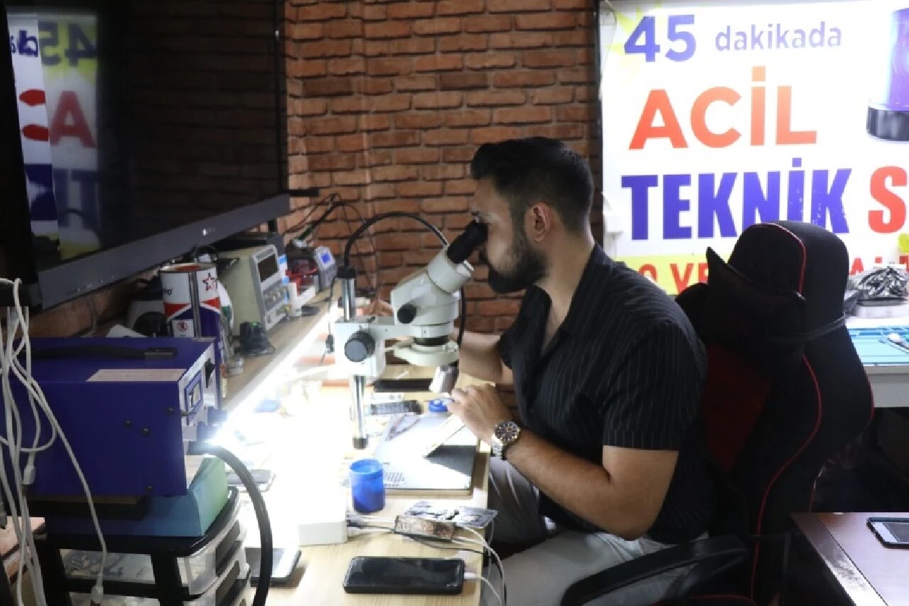 Tamir için bırakılan telefon bataryası patlamıştı! Teknik servis vatandaşı uyardı: Bu detayı gözden kaçırmayın - 2. Resim