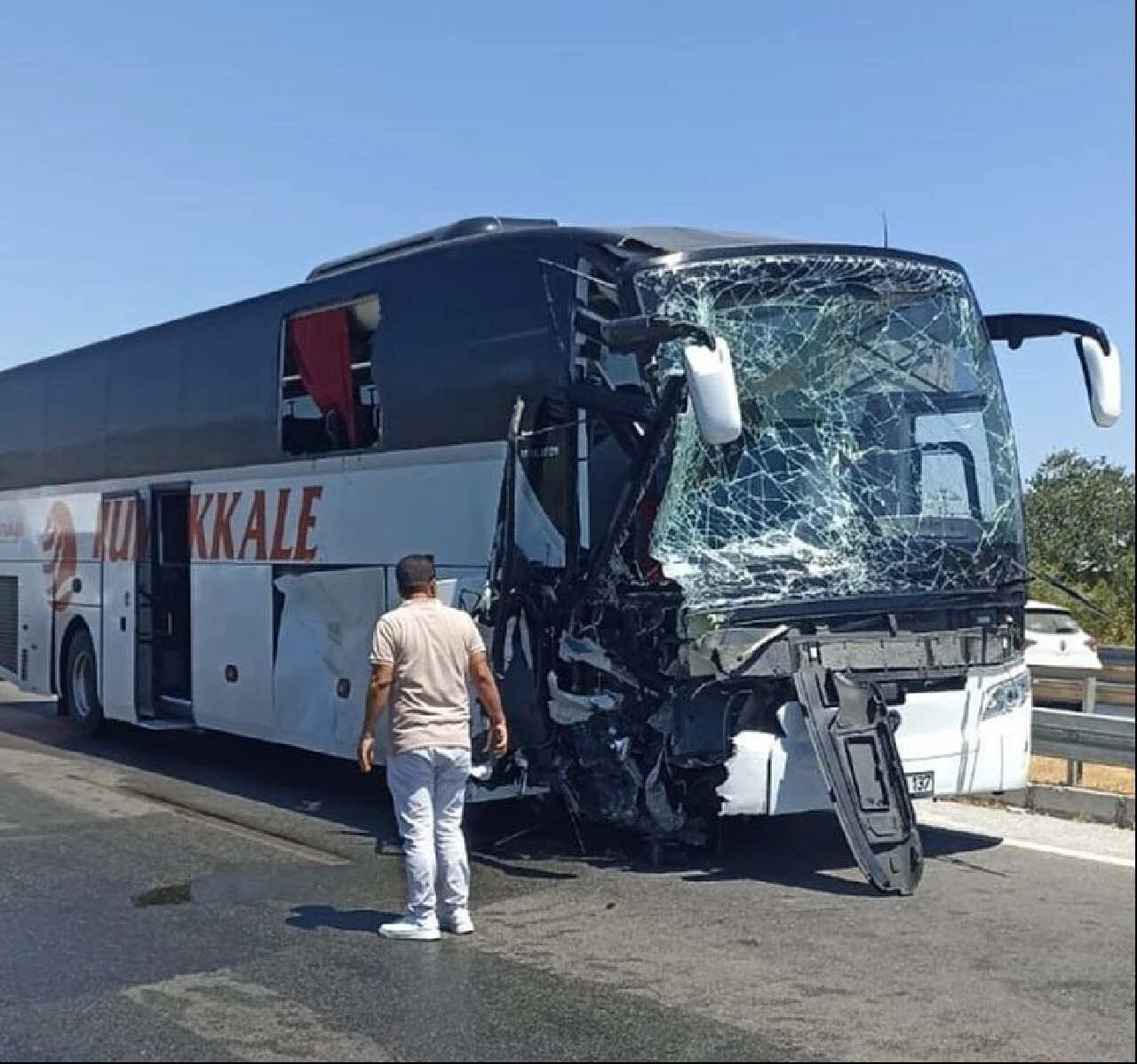 Yolcu otobüsünün karıştığı kaza kameraya yansıdı - 2. Resim