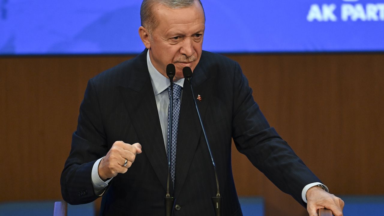 Cumhurbaşkanı Erdoğan&#039;dan AK Parti&#039;nin 23. yılında değişim vurgusu! &#039;Yorulan varsa kenara çekilsin&#039;