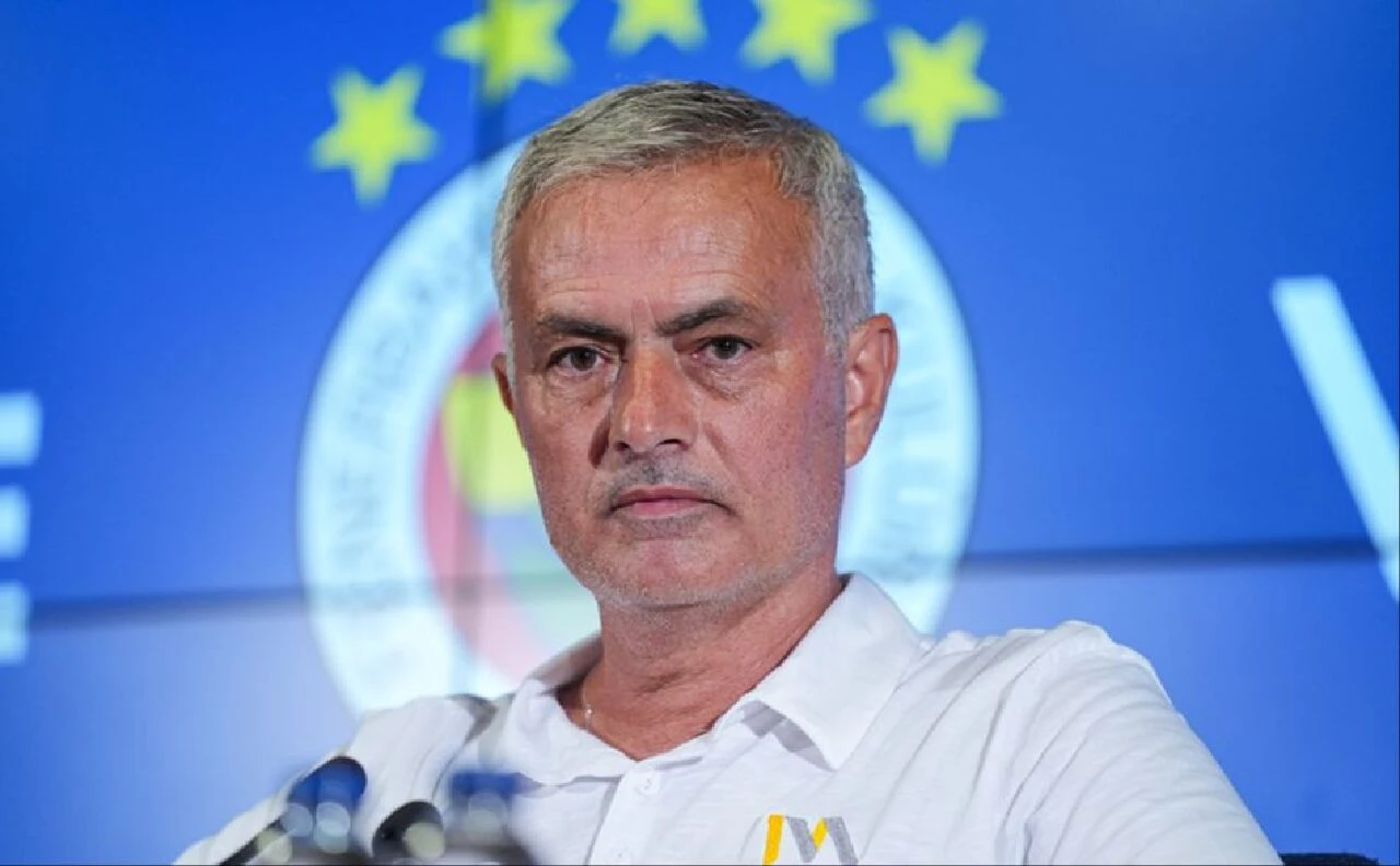Fenerbahçe'den Mourinho'nun 'Transfer için yalvarmam' sözleri sonrası açıklama  - 1. Resim