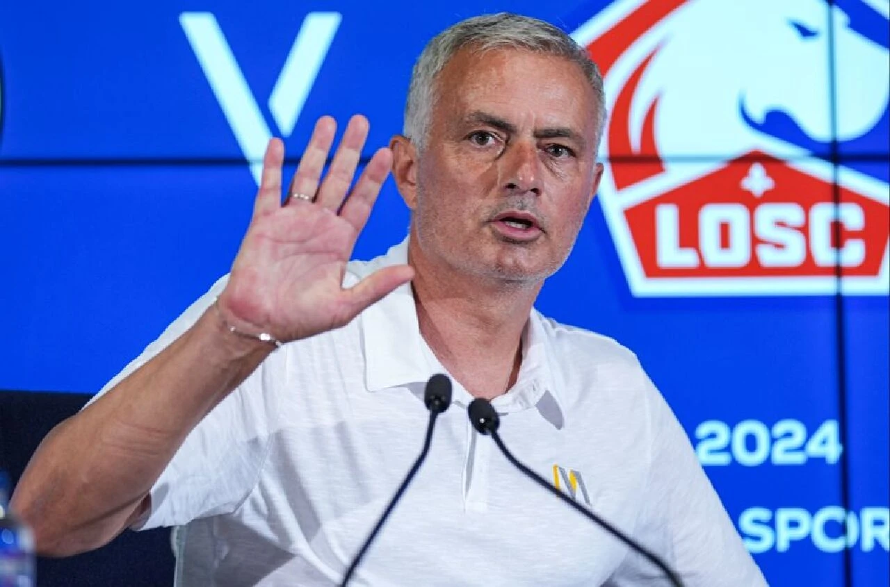 Fenerbahçe'den Mourinho'nun 'Transfer için yalvarmam' sözleri sonrası açıklama  - 2. Resim