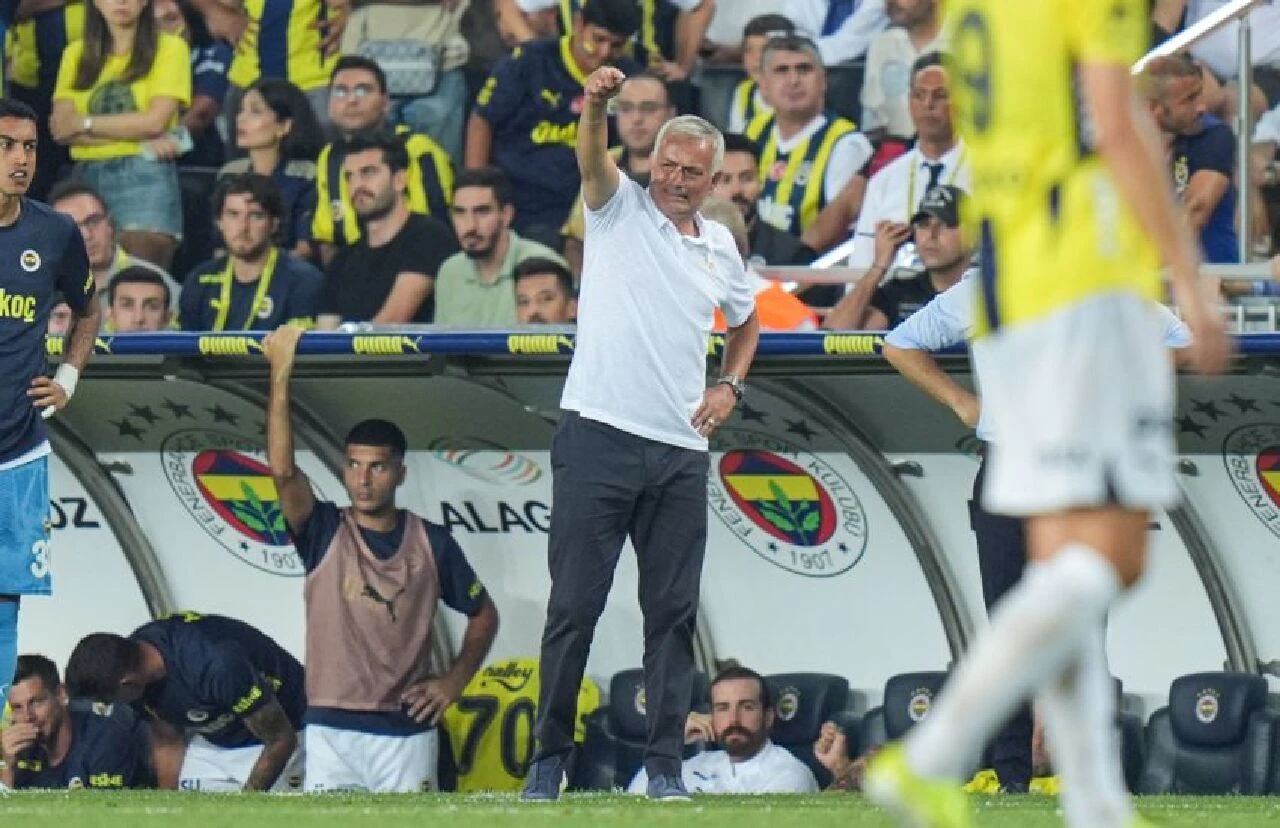 Fenerbahçe'nin Lille'e elenmesi Avrupa basınında yankı uyandırdı: Manşetleri Jose Mourinho süsledi! - 2. Resim