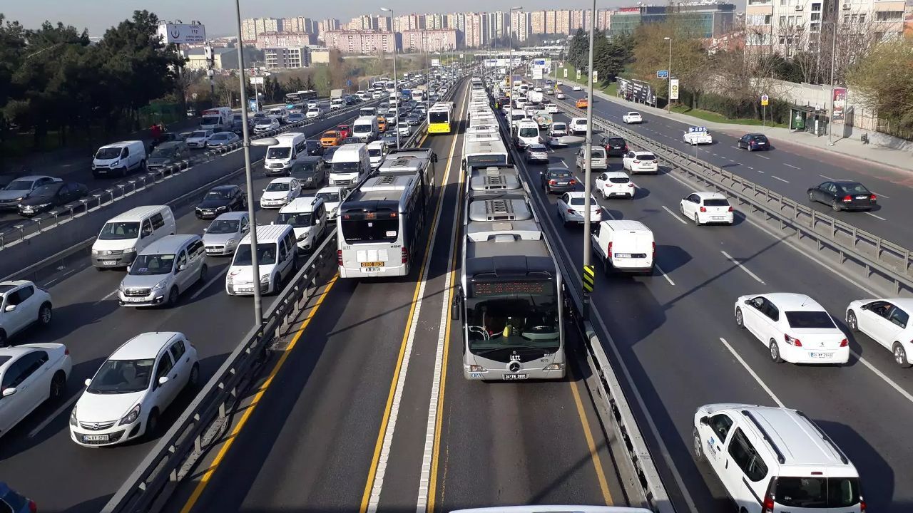 İstanbullular dikkat! Metrobüste 45 günlük çalışma trafiği felç edecek