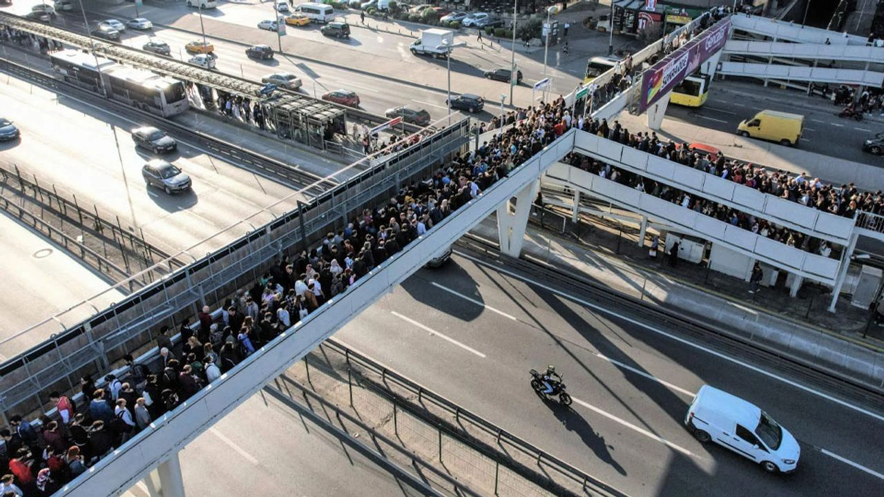 İstanbullular dikkat! Metrobüste 45 günlük çalışma trafiği felç edecek - 2. Resim