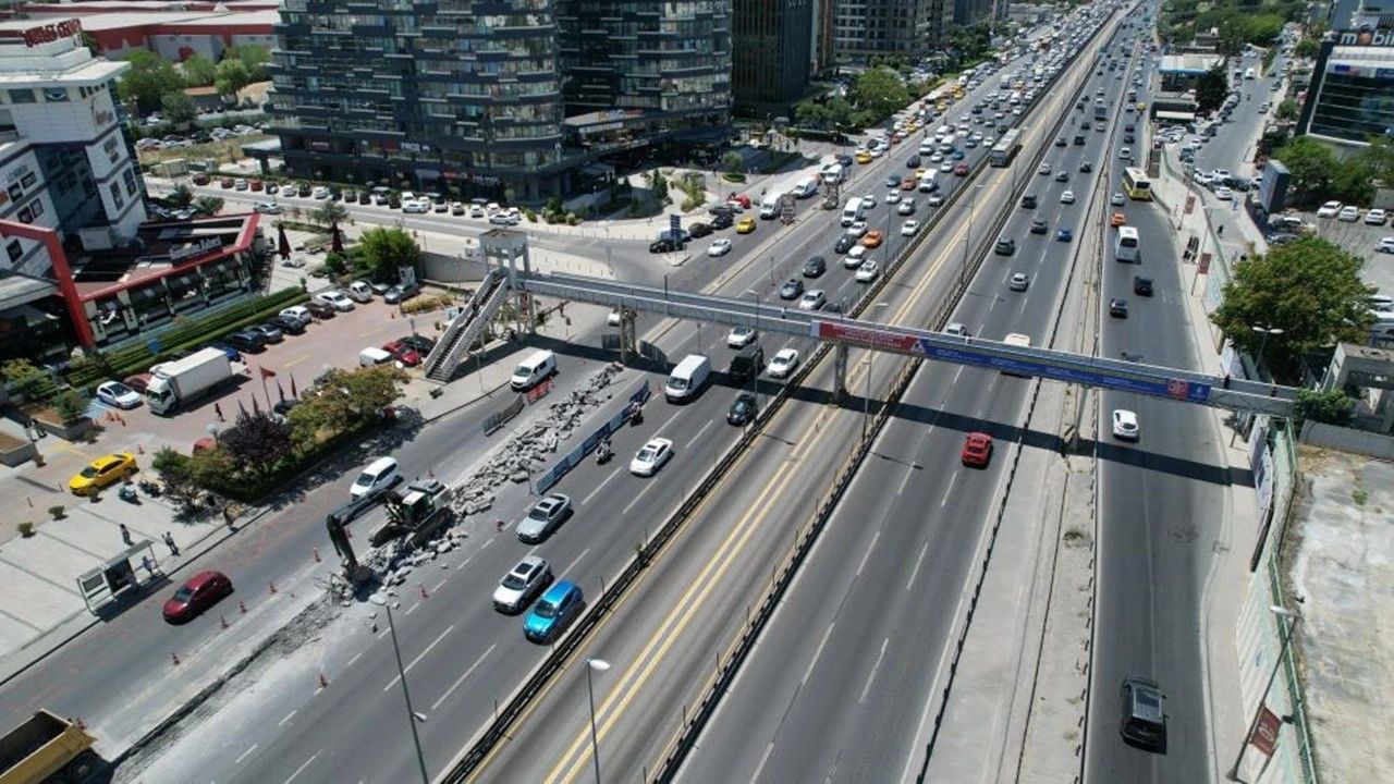 İstanbullular dikkat! Metrobüste 45 günlük çalışma trafiği felç edecek - 1. Resim