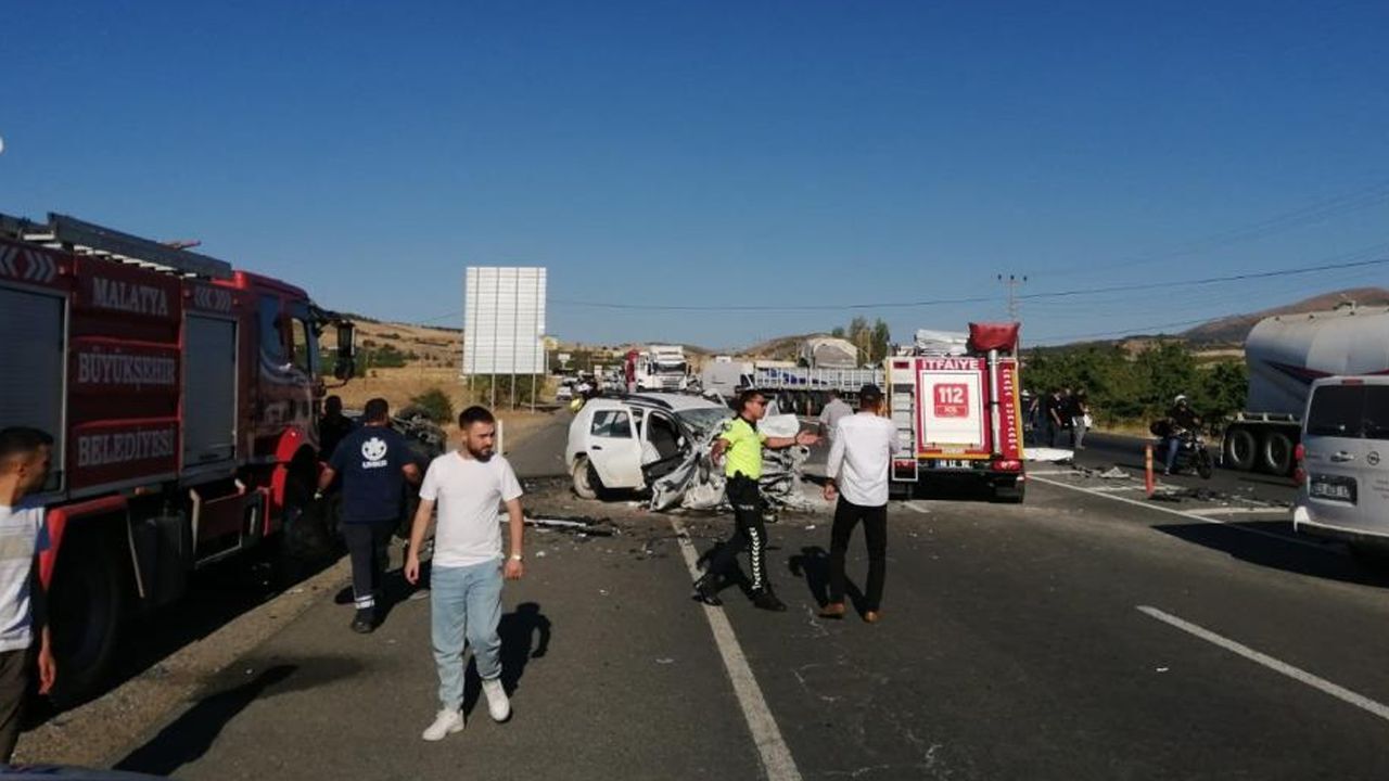 Malatya&#039;da feci kaza! 2 kişi öldü, 4 kişinin hayati tehlikesi devam ediyor 