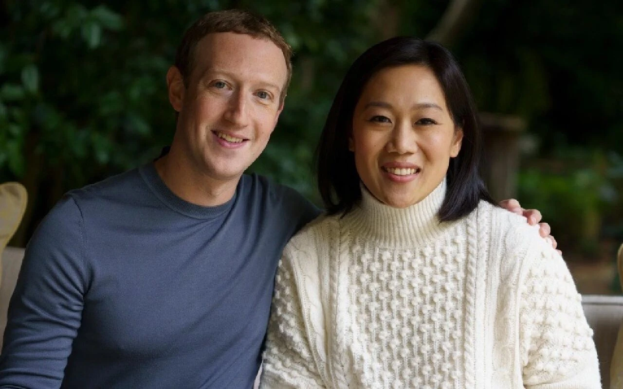 Meta CEO'su Mark Zuckerberg, eşi Priscilla Chan'in heykelini yaptırdı - 2. Resim