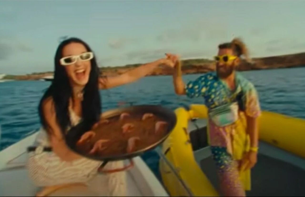Şarkıcı Katy Perry'nin başı dertte! Soruşturma başlatıldı