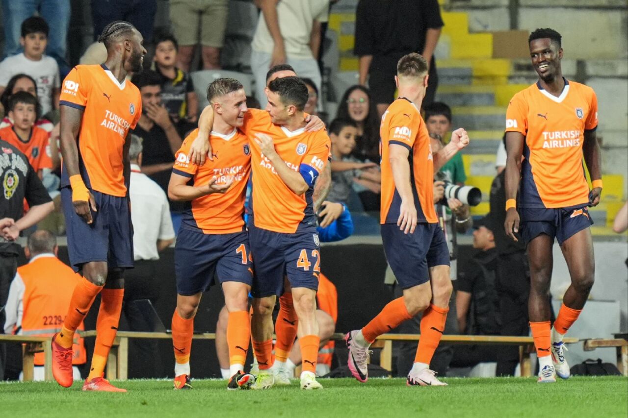 Başakşehir Iberia'yı 2-0 yenerek turu geçti! - 1. Resim