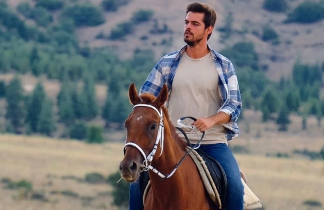 Gönül Dağı dizisinden ayrılacağı iddia edilmişti! Berk Atan kararını verdi