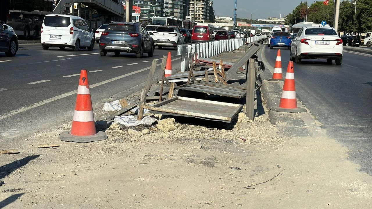 İstanbulluya 'Beyaz Yol' çilesi! Metrobüsteki çalışma trafiği kilitledi