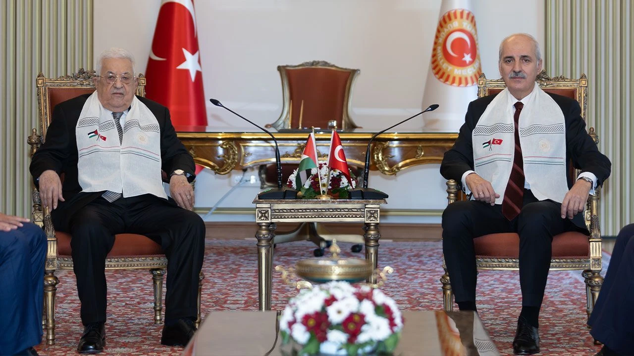 Numan Kurtulmuş'tan Mahmud Abbas'a anlamlı hediye: Filistin davasına bağlılığı temsil ediyor