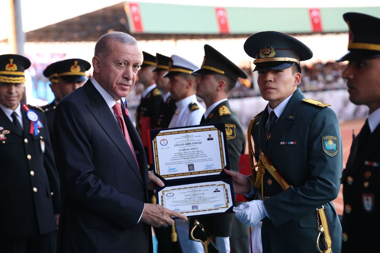 Son dakika | Cumhurbaşkanı Erdoğan Jandarma Akademisi Mezuniyet töreninde konuşuyor - 1. Resim