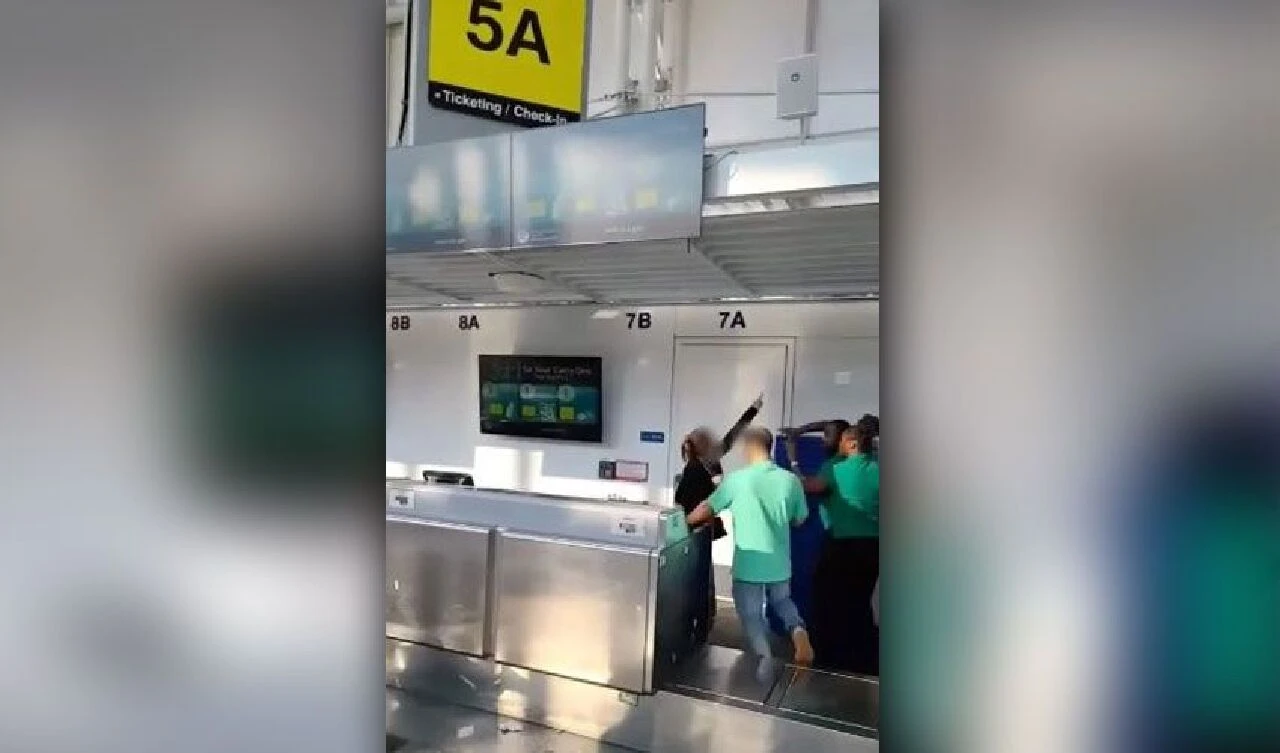 Uçağı kaçıran yolcu sinir krizi geçirip çalışanlara saldırdı! O anlar kameraya böyle yansıdı