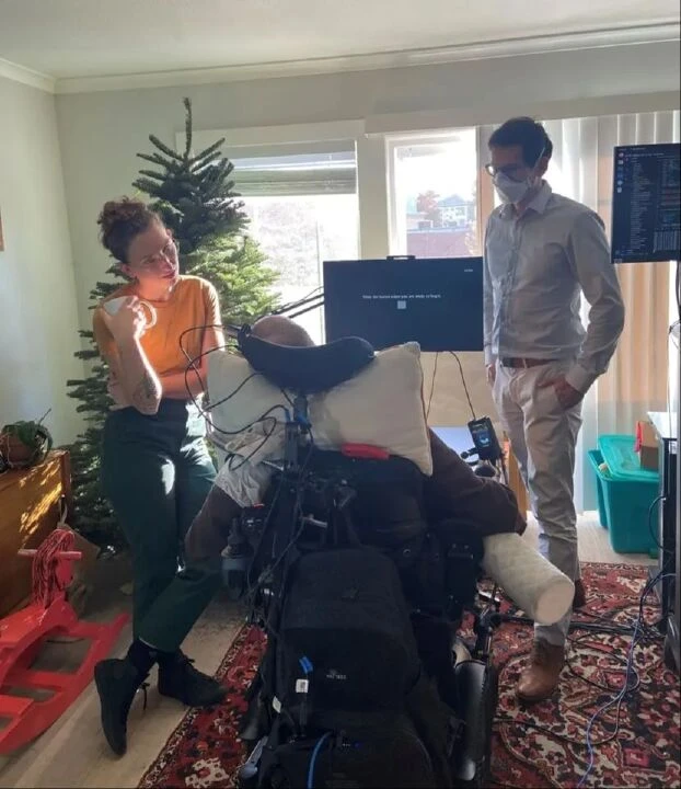 Zihin okuyabilen bilgisayar sayesinde yeniden konuşabildi! Gözyaşları sel oldu - 3. Resim