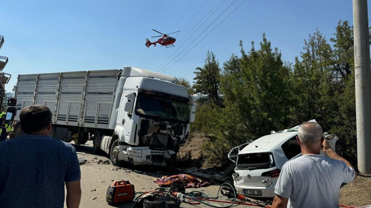 Antalya&#039;da feci kaza: Ölü ve yaralılar var!