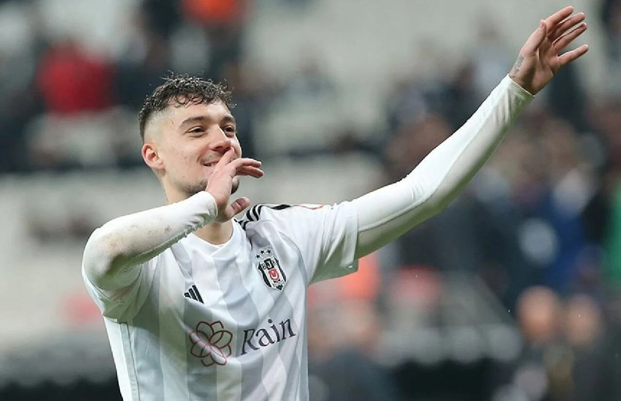 Beşiktaş'a Ernest Muçi piyangosu! İngilizler kesenin ağzını açtı - 1. Resim