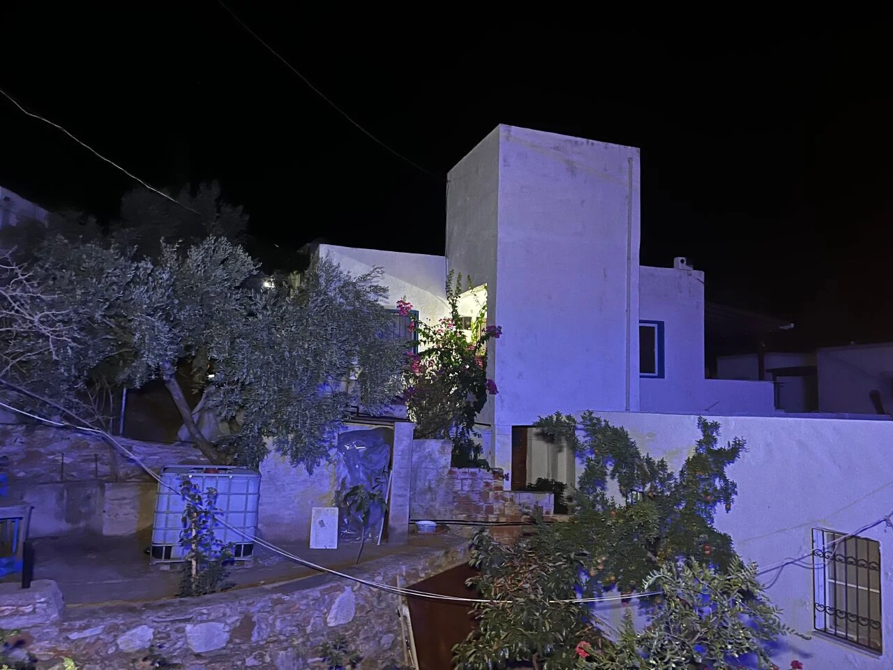 Bodrum'da dehşete düşüren olay! Evi basıp kurşun yağdırdılar - 1. Resim