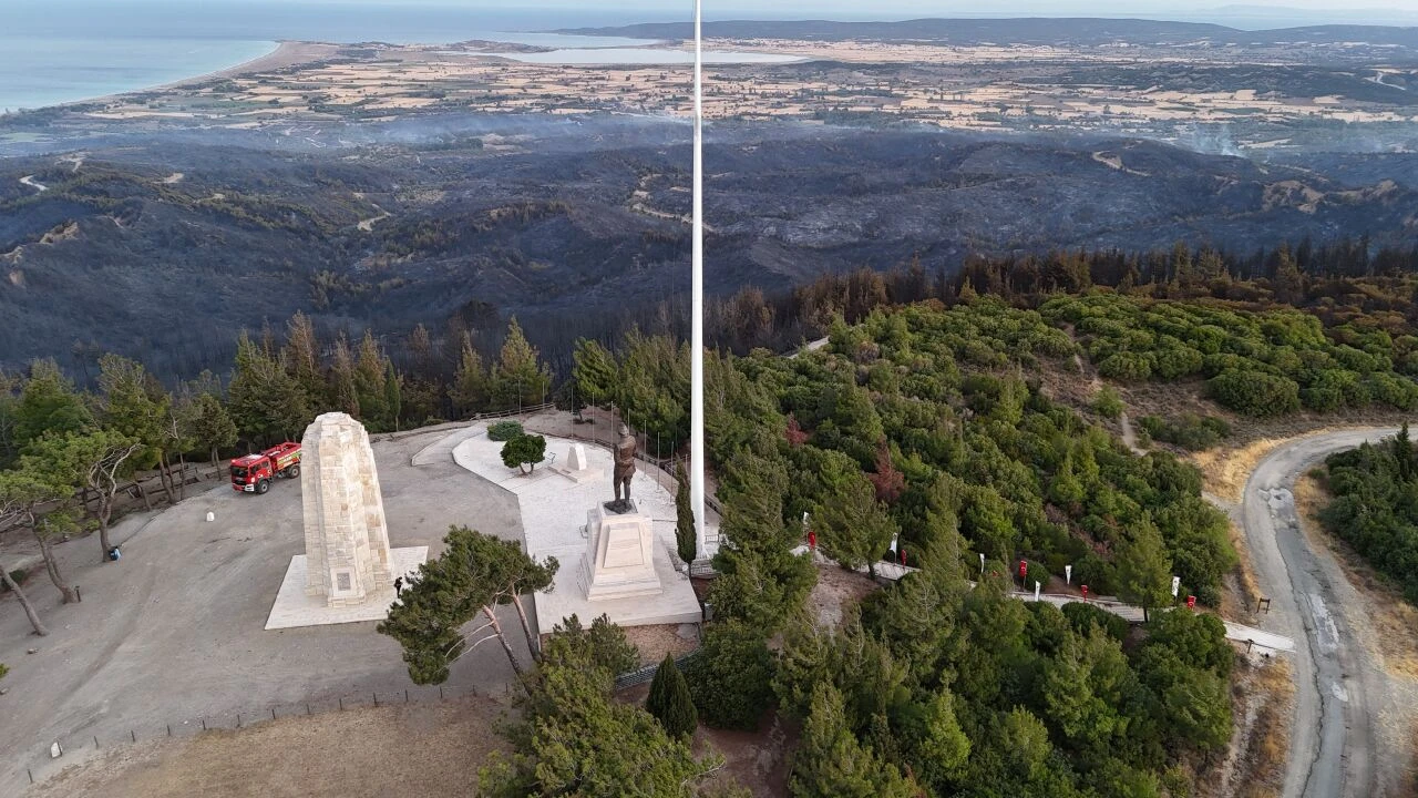 Çanakkale, Bolu ve Manisa'da orman yangını: Ekipler alevlerle canla başla mücadele ediyor
