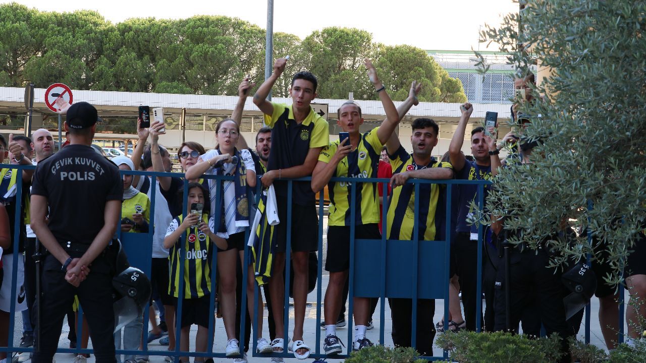 Fenerbahçe, Göztepe maçı için İzmir&#039;de!