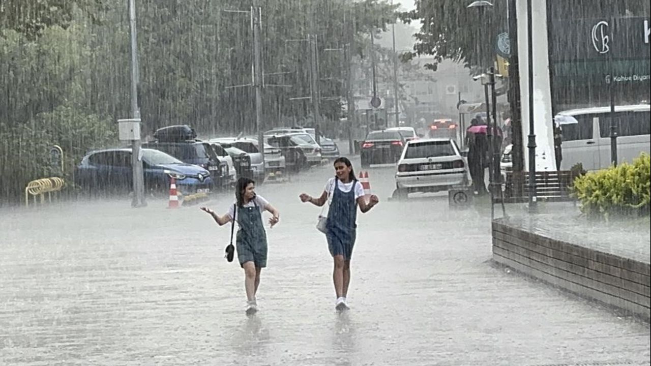 Meteoroloji&#039;den 7 ile yağış uyarısı geldi: İşte 16 Ağustos hava durumu